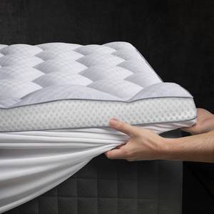 lot 8591 image: $48 3-Inch Ultra-Fluffy Memory Foam Mattress Topper - Full, Extra Soft