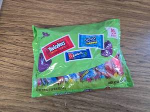 lot 8683 image: 26oz Variety Pack with JollyRanchers, Twizzlers, Airheads