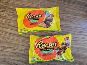 lot 8695 image: 2 Pack Reeses Peanut Butter Eggs and Bunnies, 9.1oz