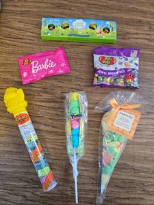 lot 8699 image: Fun Easter Candy Lot