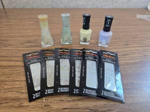 lot 8724 image: 4 Pack Nail Polish with 6 Nail Accents