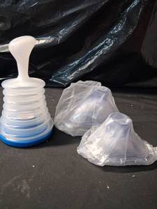 lot 2028 image: Choking Rescue Device with adult and child mask  - Retail $30