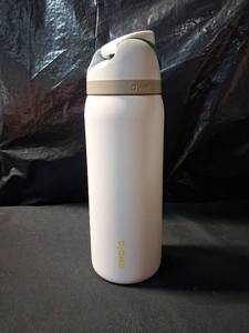 lot 2103 image: owala Insulated Water Bottle 32oz - Retail $40