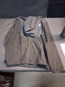 lot 2212 image: Mens Reebok Hoodie Two Tone Black Size Large