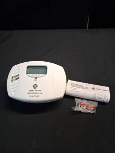 lot 2524 image: Plug-In CO Alarm w Digital Display - Retail $62