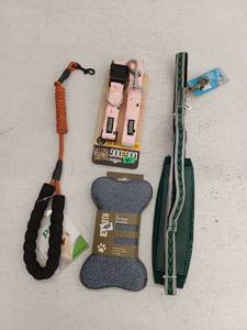 lot 17229 image: Miscellaneous Pet Lot
