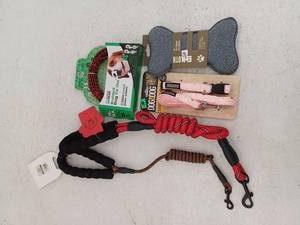 lot 17257 image: Miscellaneous Pet Lot