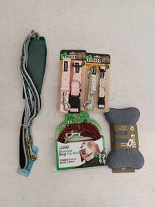 lot 17263 image: Miscellaneous Pet Lot