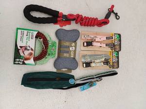 lot 17279 image: Miscellaneous Pet Lot