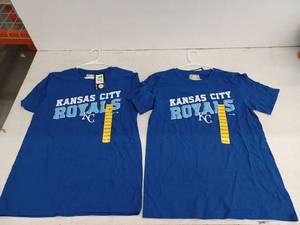 lot 17316 image: KC Tshirts,  2 Pack, Medium