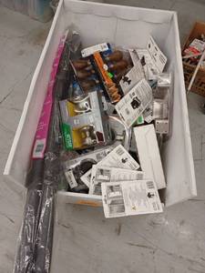 lot 17325 image: Large Miscellaneous Lot Of Items