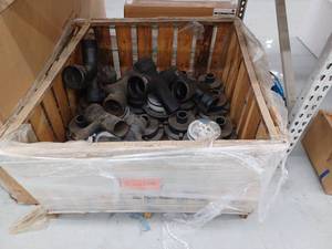 lot 17428 image: Crate Of Miscellaneous Plumbing Items