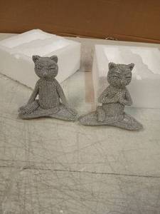 lot 5140 image: Cat Figurines with Textured Surface - Retail $35