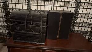 lot 907 image: Magnavox stereo system with record player and speakers