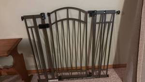 lot 911 image: Baby gate located in basement