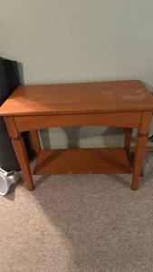 lot 913 image: Side table 28x36x18 located in basement