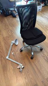 lot 928 image: Office chair with adjustable light
