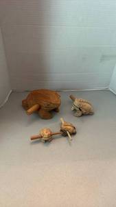 lot 1027 image: Carved Wood Frog Guiro Percussion Instruments Set of 4 Assorted Sizes