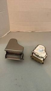 lot 1053 image: 2 Piano-Shaped Trinket and music Boxes