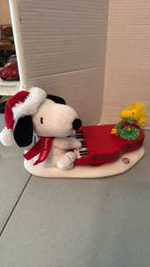 lot 1056 image: Hallmark Peanuts musical Holiday Collectibles Lot Snoopy Piano Woodstock Figures