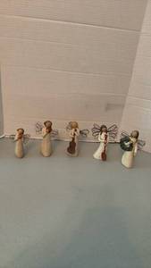 lot 1060 image: Willow Tree Angel of the Heart Figurines, Set of 5