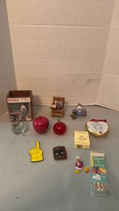lot 1075 image: Marble and glass Apple paperweight, teacher decor and more