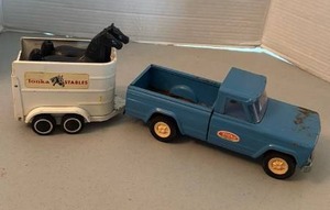 lot 1080 image: Tonka Stables Horse Trailer and Pickup Truck Toy Set