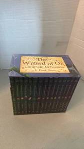lot 1089 image: The Wizard of Oz Complete Collection by L. Frank Baum 15-Book Set