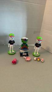 lot 1092 image: Bobble heads and more