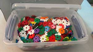 lot 1115 image: multi-colored interlocking snowflake-shaped building blocks