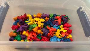 lot 1120 image: Bulk Lot Colorful Plastic Animal Figures Mixed Assortment