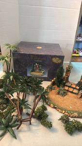 lot 1136 image: Fontanini Courtyard 2001 Collectors Club Member Only Exclusive with extra trees  5 inches tall