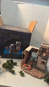 lot 1140 image: Fontanini Marketplace Nativity Building Set 10 inches tall