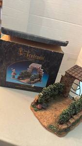 lot 1147 image: Fontanini Vineyard Village Piece Roman Inc Exclusive 9 inches tall
