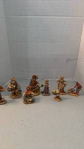 lot 1150 image: Fontanini figurines tallest is 5.5 inches
