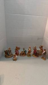 lot 1154 image: Fontanini figurines tallest is 5 inches tall