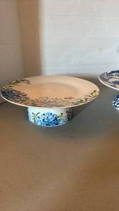 lot 1235 image: porcelain pedestal stands