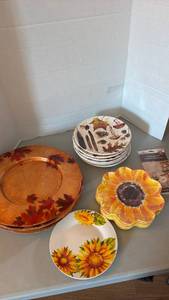lot 1242 image: Thanksgiving Tableware Set Plates Sunflower Pumpkin Leaf Design