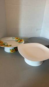 lot 1246 image: Pedestal Cake Stand Lot of 3 Sunflower Print White Gray plastic