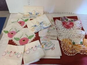 lot 1417 image: Embroidered and lace pieces.
