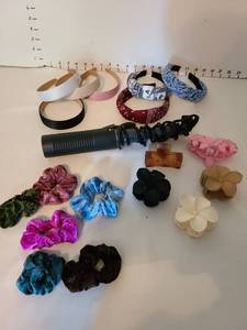 lot 1424 image: Hair care and accessories