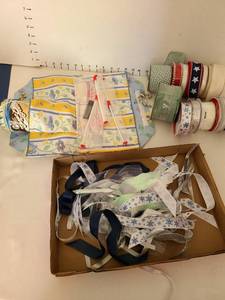 lot 1433 image: Ribbon and velcro storage bag