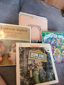 lot 1449 image: Record albums.
