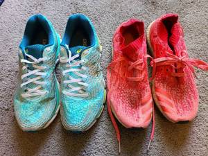 lot 1473 image: Aqua and coral sneakers, size 11.