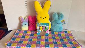 lot 1490 image: Assorted Peeps, Finger Puppets, & Blanket