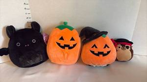lot 1492 image: Assorted Halloween Squishmallows