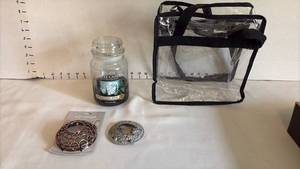 lot 1512 image: Yankee Candle with Illuma-Lids