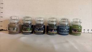 lot 1520 image: Yankee Candles
