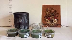 lot 1523 image: Yankee Candle Scenterpiece Warmer with 4 Easy MeltCup Wax Melts and More