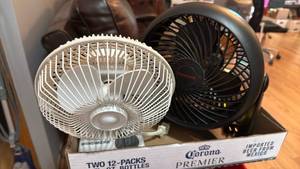 lot 1600 image: Honeywell and Windmere fans